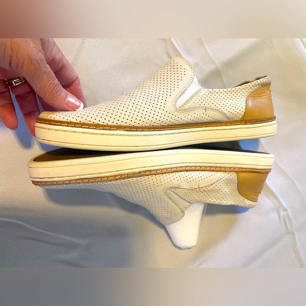 UGG - WOMENS SLIP ON SNEAKERS- size 10 Bone color with Tan trim - Picture 5 of 8
